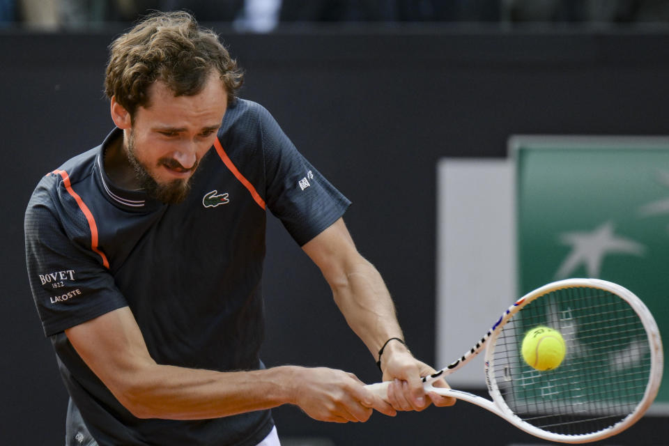 意大利网球队轻取英国网球队，梅德韦杰夫高光表现