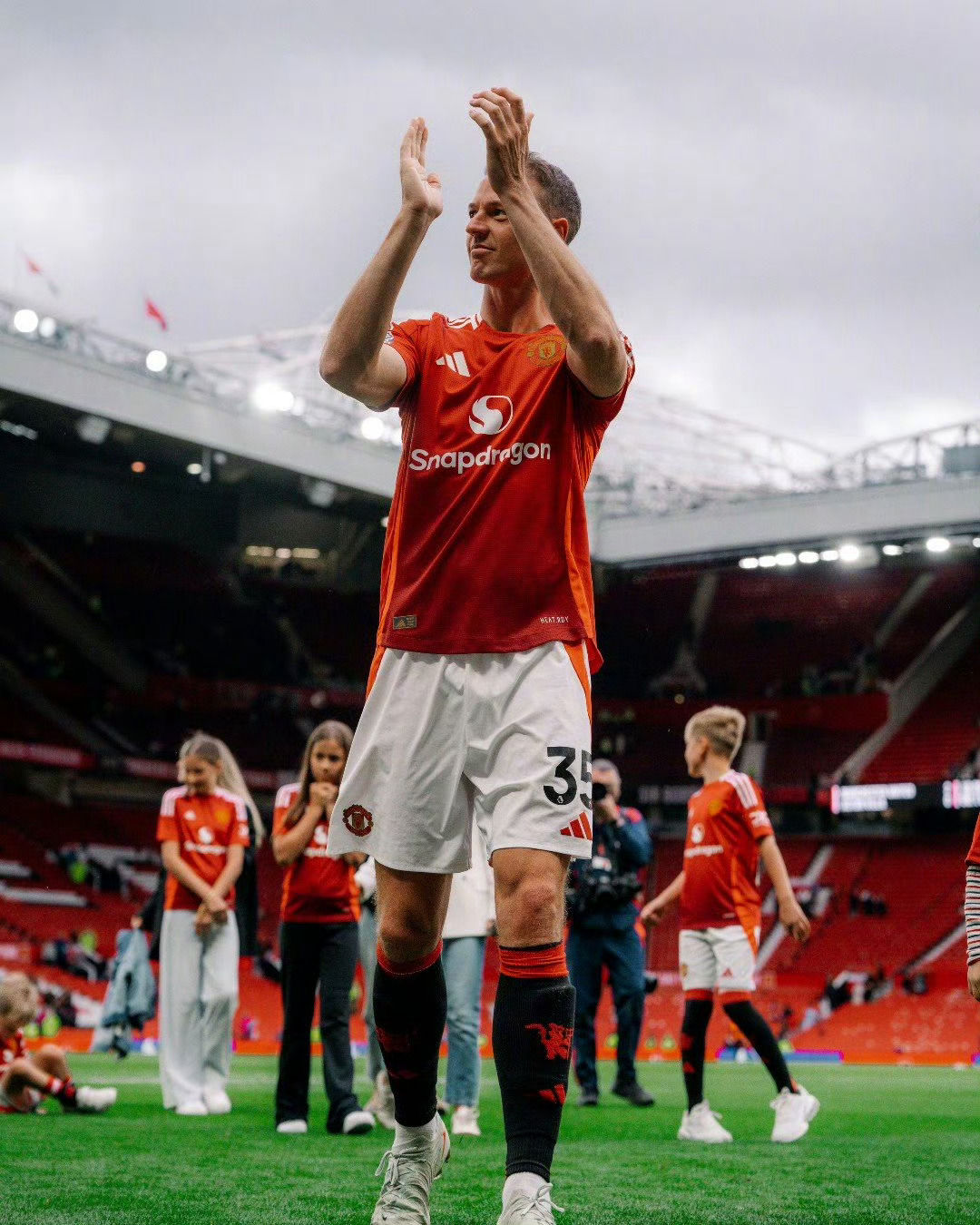 曼联逆转荷兰，奥亚尔萨瓦尔高光表现的简单介绍