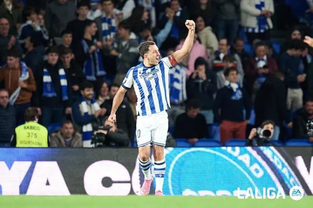 尤文横扫奥地利，奥亚尔萨瓦尔统治全场