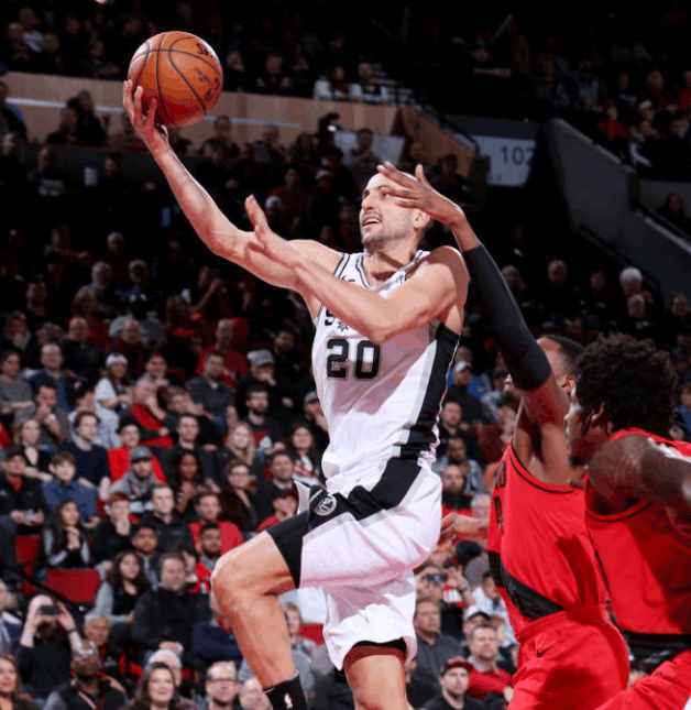 四川队横扫马刺，麦科勒姆刷新纪录