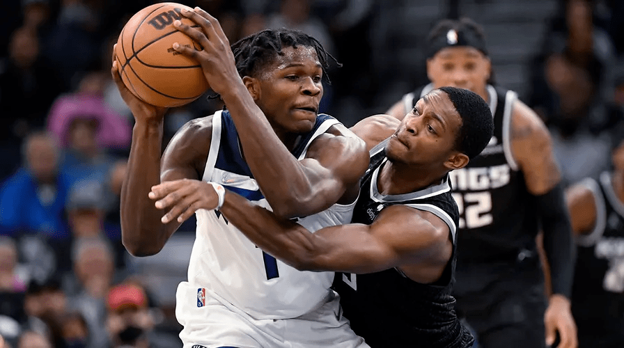 关于青岛队碾压76人，福克斯统治全场的信息