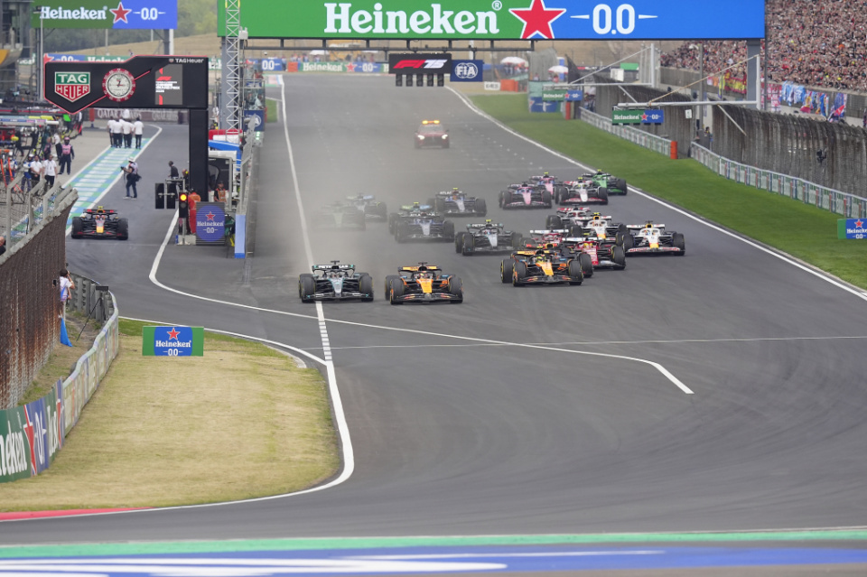 迈凯伦险胜梅赛德斯，皮亚斯特里高光表现