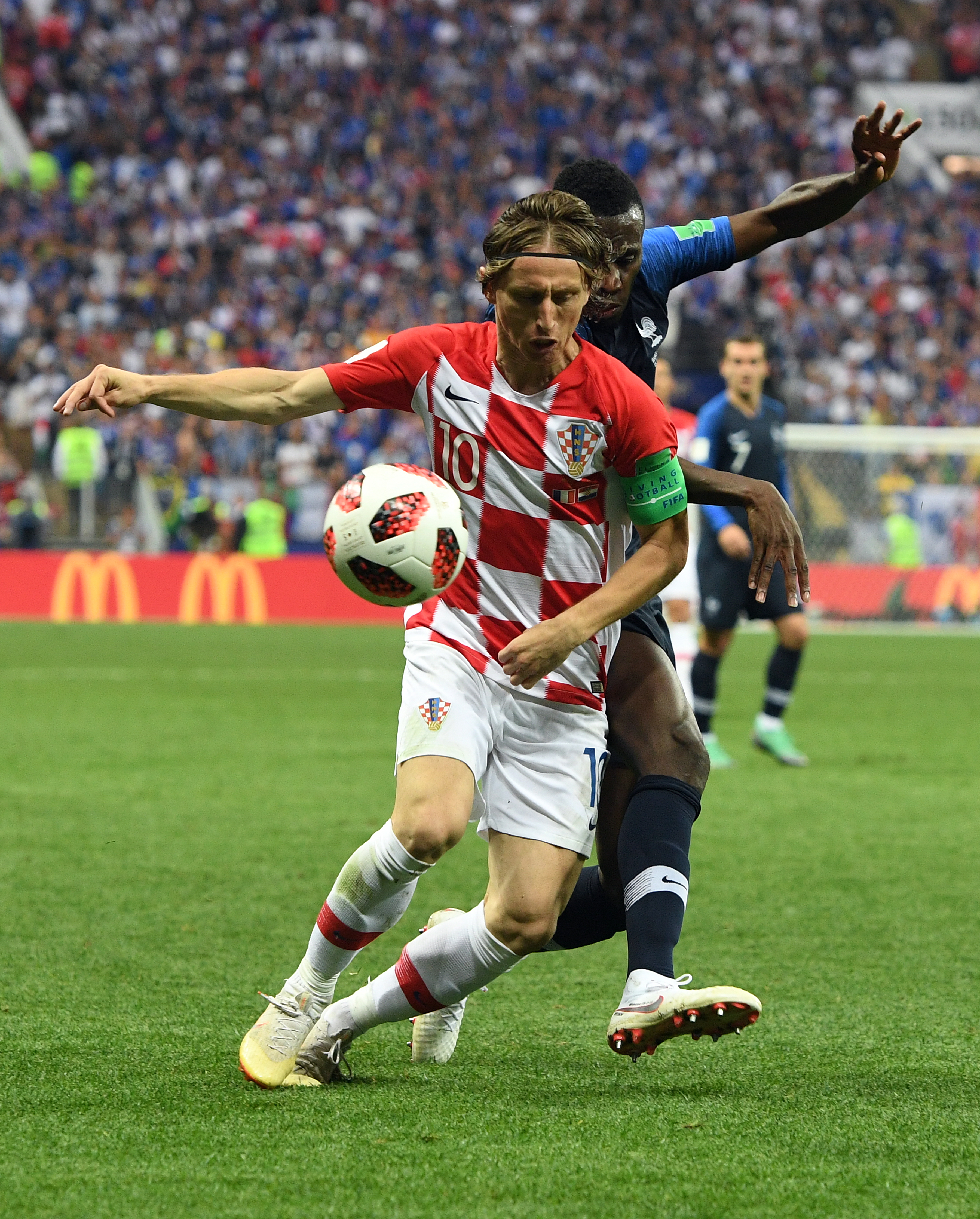 印度队鏖战法国队，黄鸭组合点燃赛场