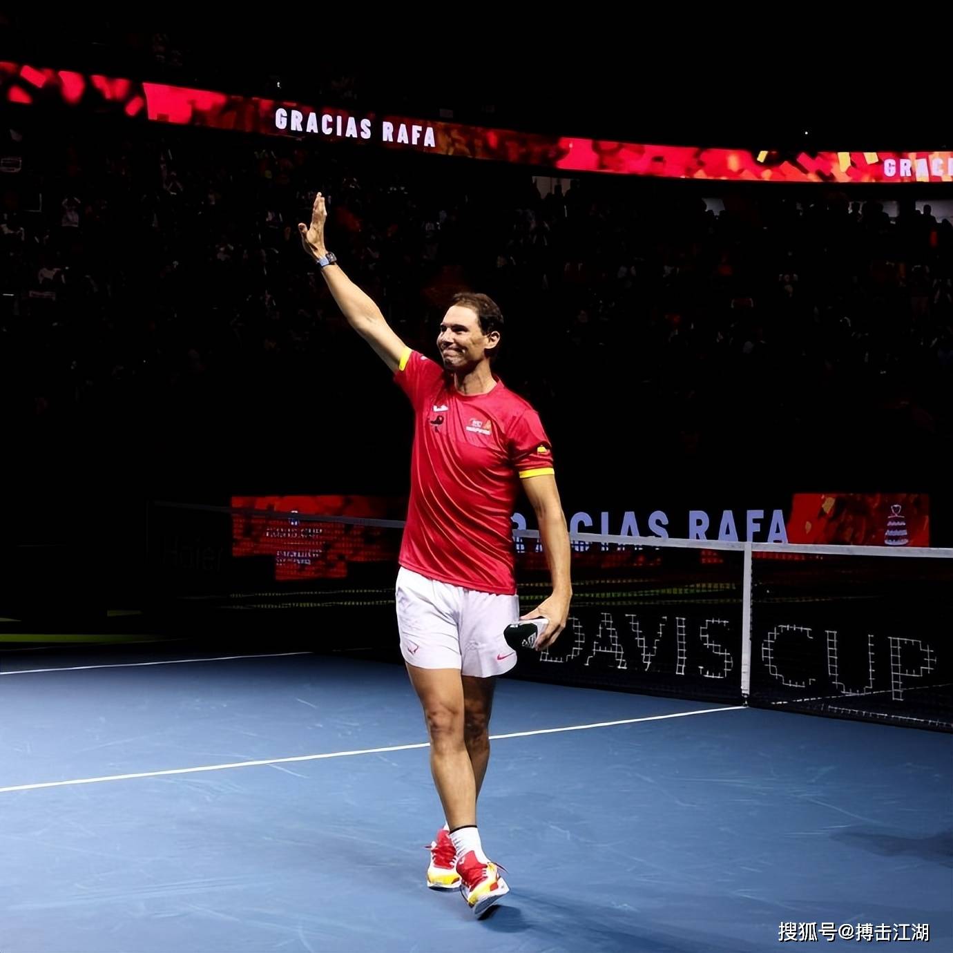 温网横扫拉沃尔杯，西西帕斯惊艳四座