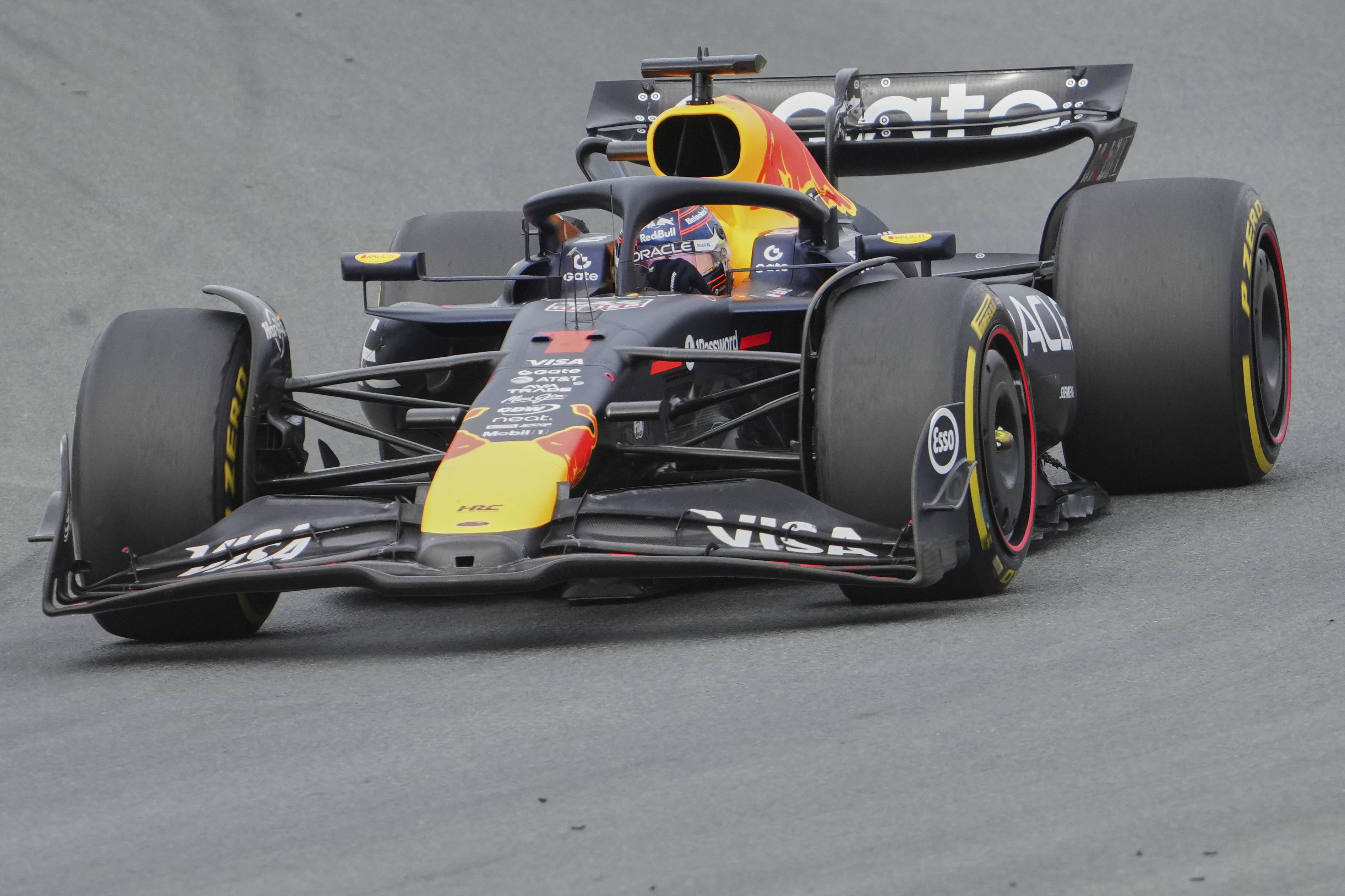 红牛二队力克索伯车队，皮亚斯特里高光表现