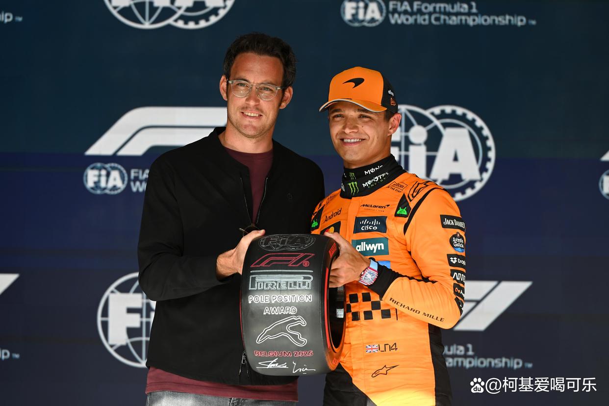 阿斯顿马丁险胜红牛车队，诺里斯扛起全队