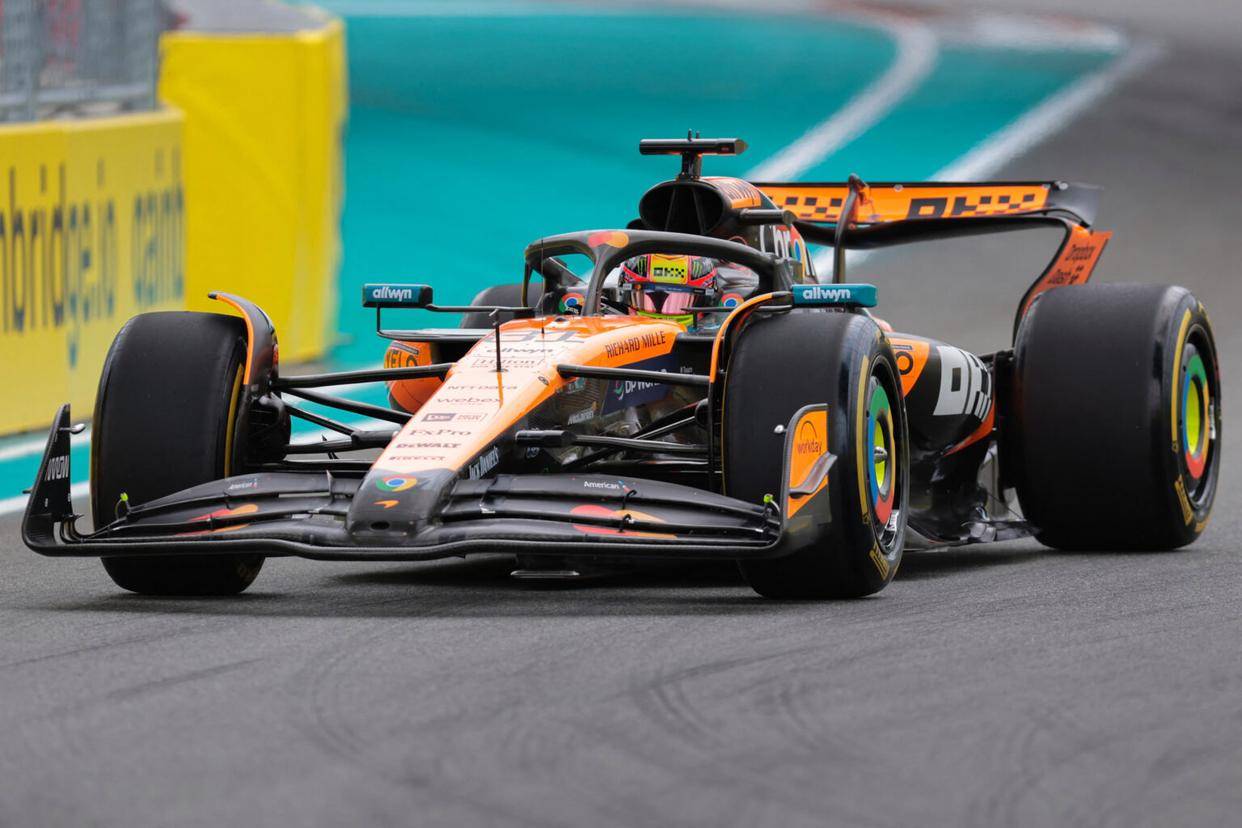 梅赛德斯险胜索伯车队，皮亚斯特里高光表现