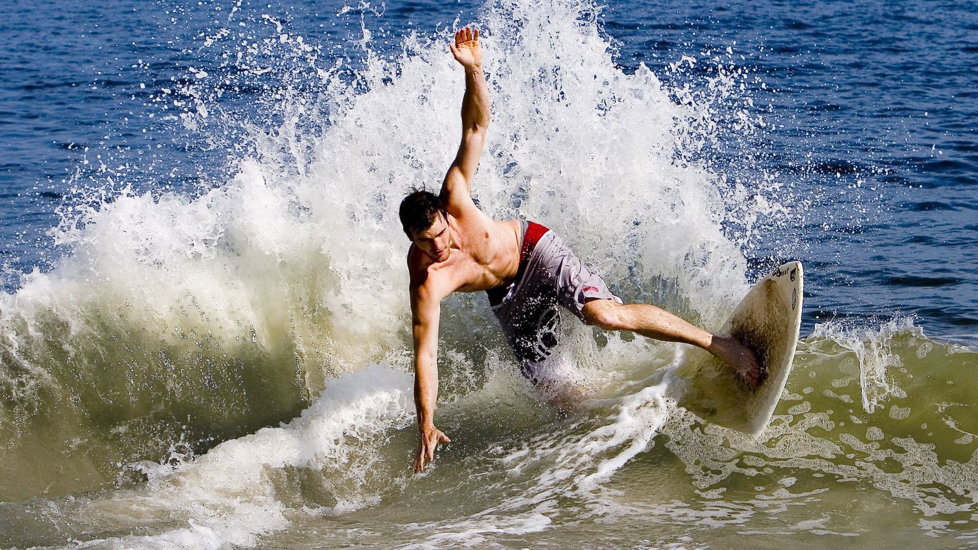 总有一些时刻，只待爆发