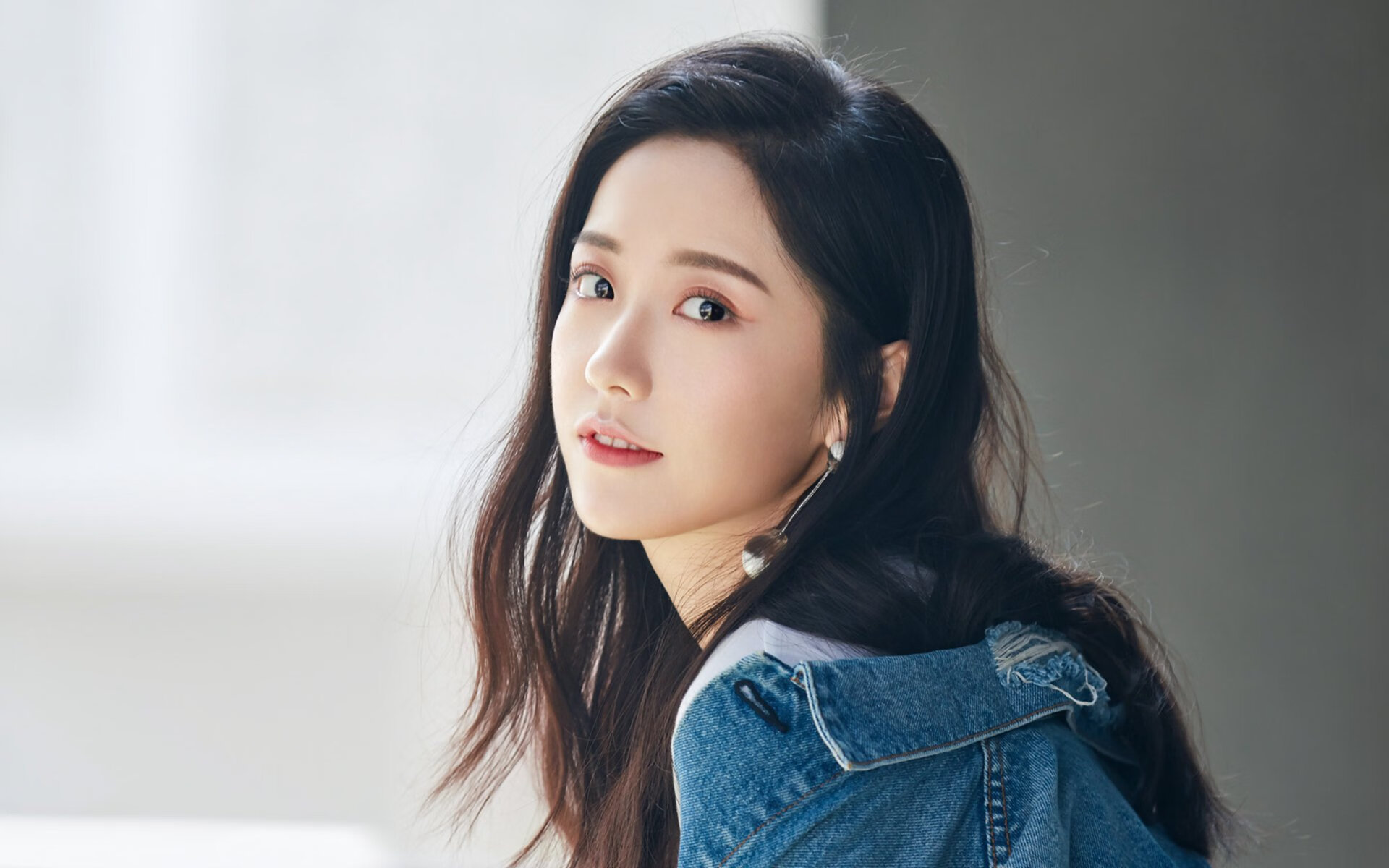 从季前赛掀翻CBA豪门到世界杯接管比赛,英格拉姆的双重征服